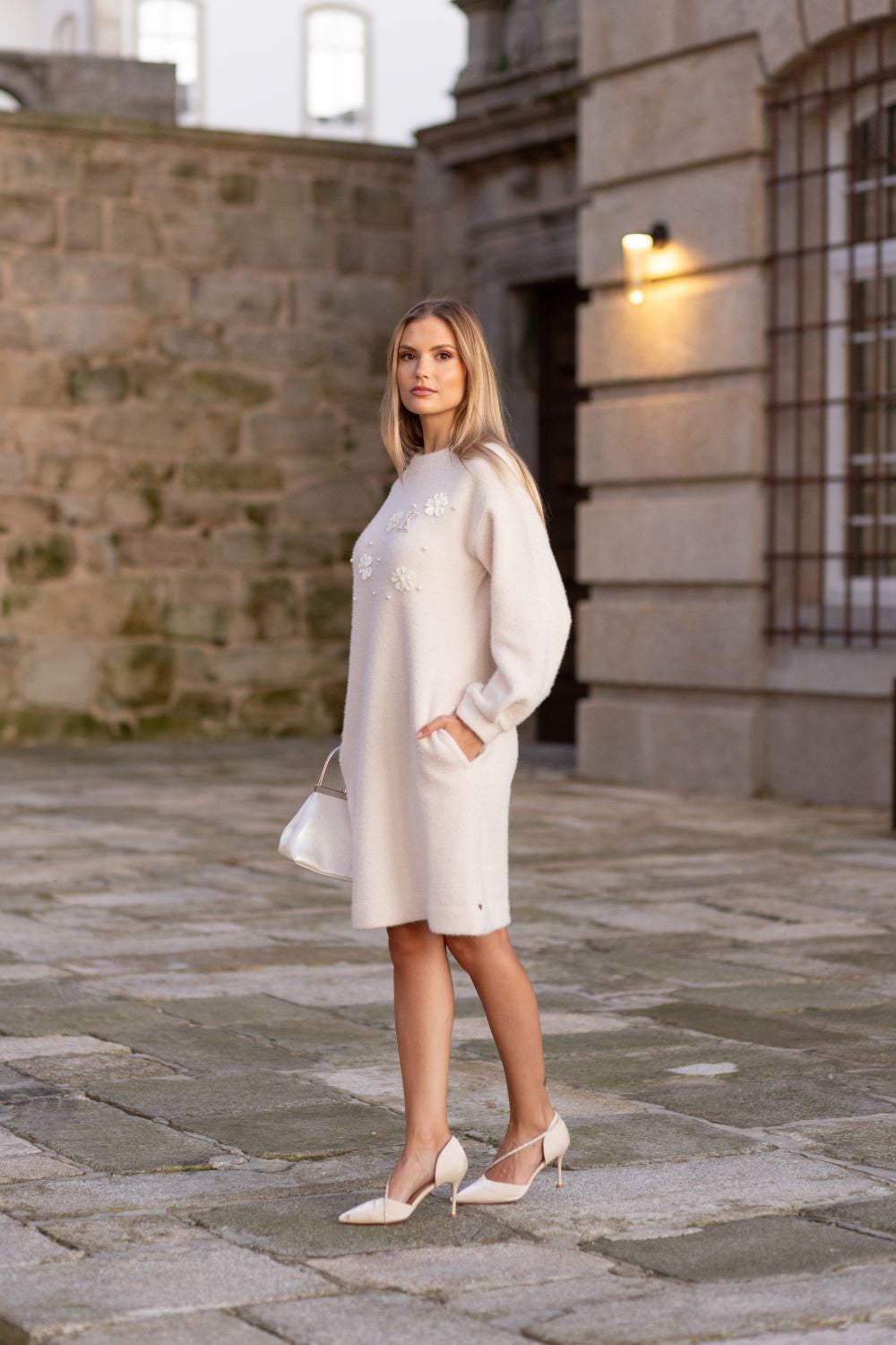 VESTIDO EM MALHA COM BORDADO