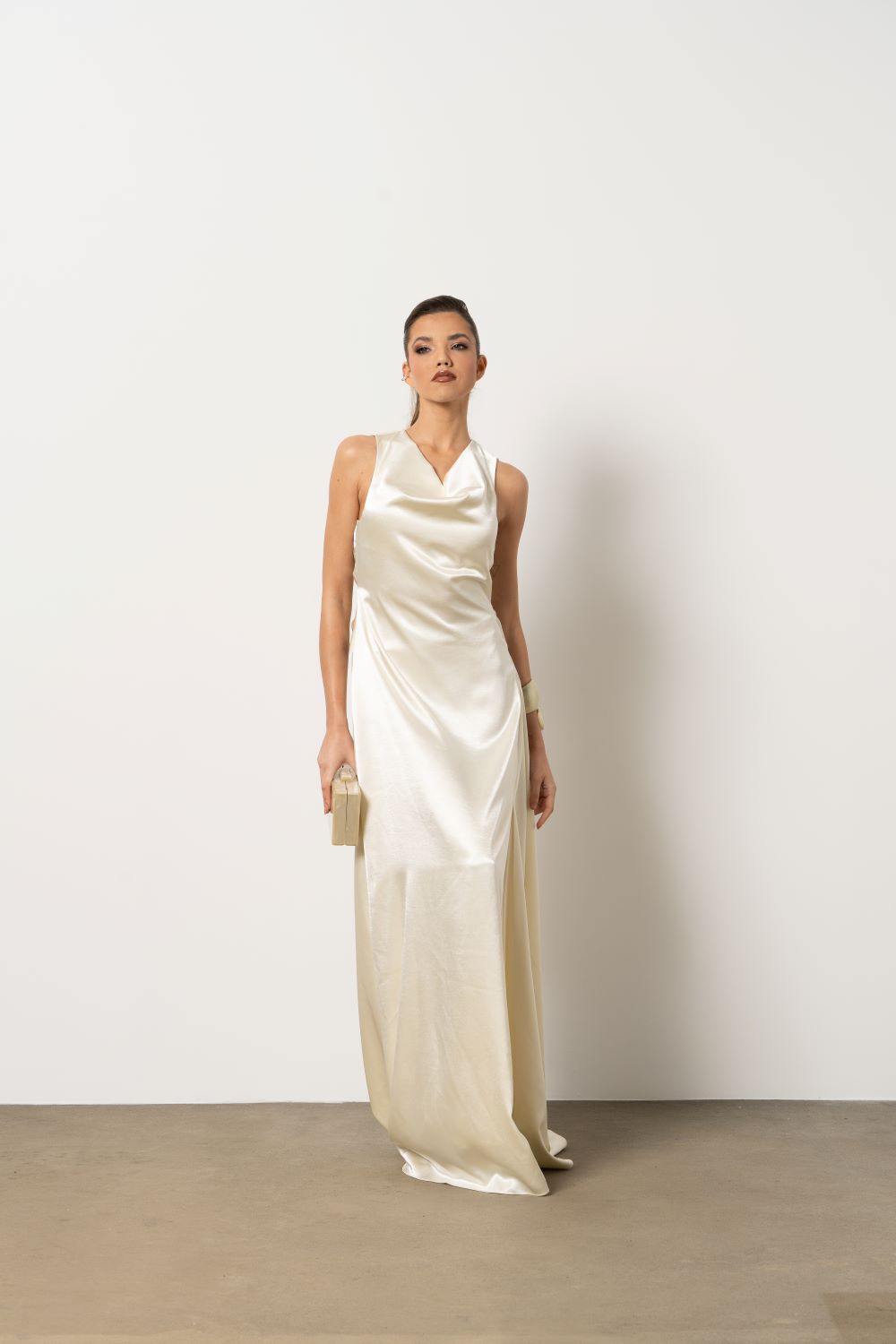 Vestido acetinado marfim