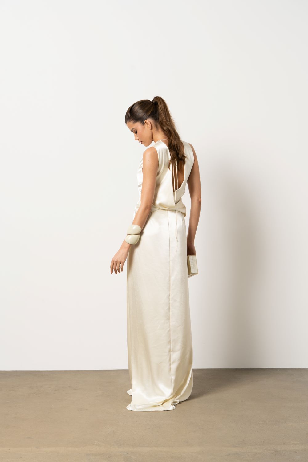 Vestido acetinado marfim