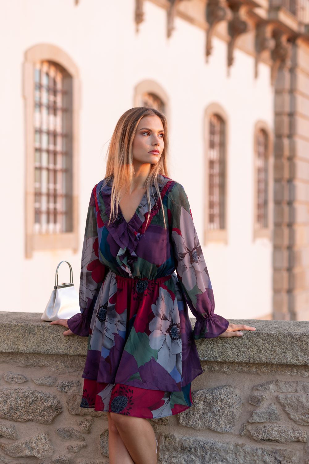 VESTIDO CURTO EM FOLHOS