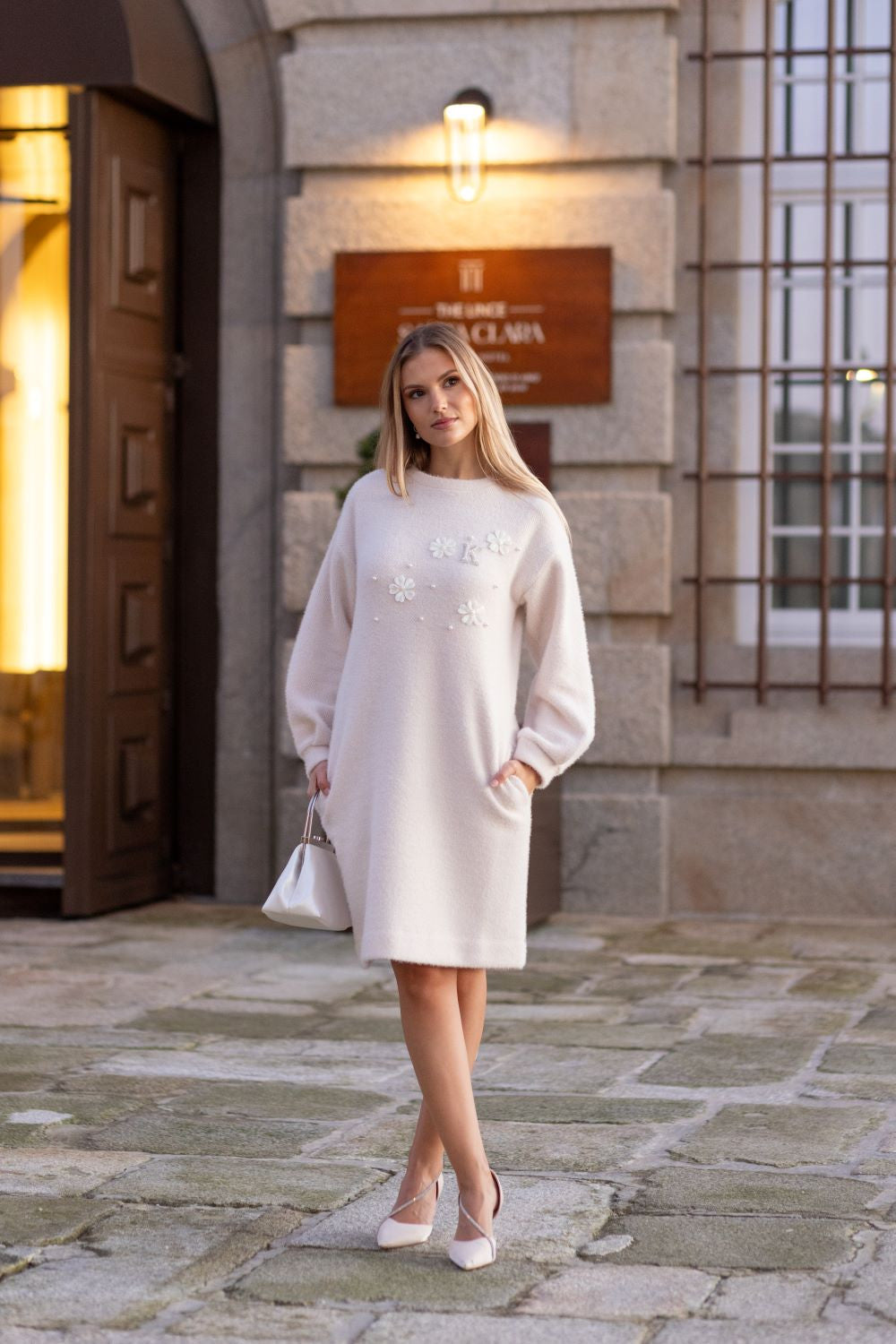 VESTIDO EM MALHA COM BORDADO